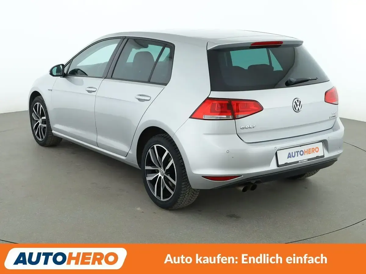 Gebraucht VW Golf VII LOUNGE 125 PS (91 kW) 2015 Reflexsilber Limousine