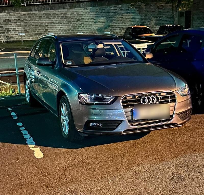 Gebraucht Audi A4 150 PS (110 kW) 2015 Grau Kombi