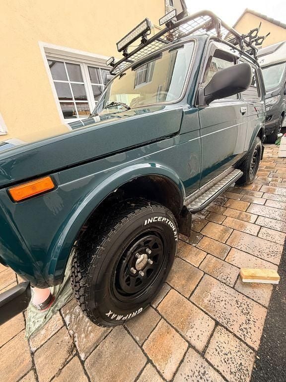 Gebraucht Lada niva 83 PS (61 kW) 2011 Grün SUV