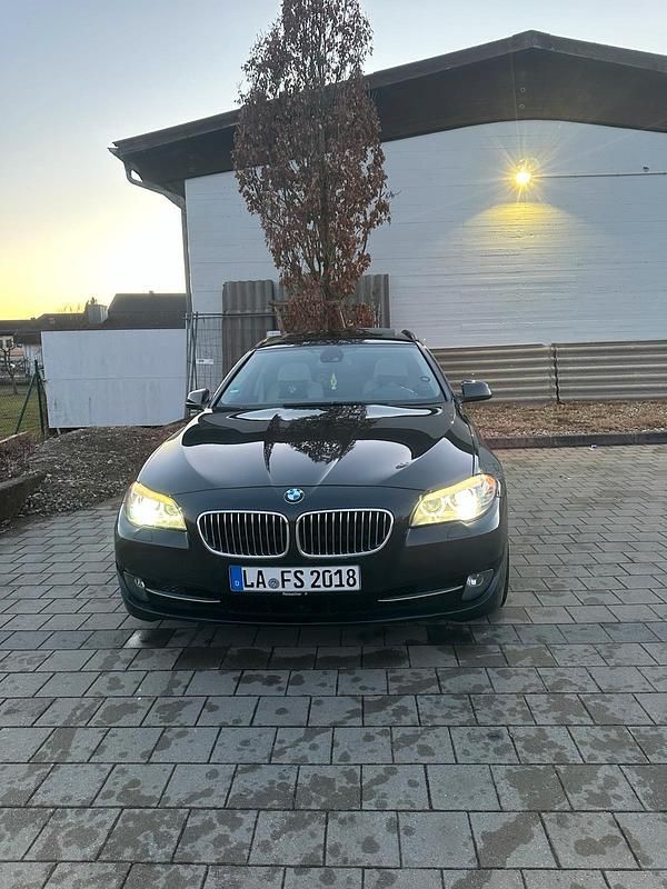 Gebraucht BMW 525 204 PS (150 kW) 2011 Grau Kombi