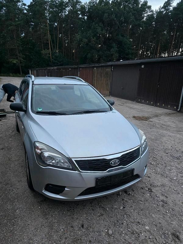 Silber Gebraucht 2010 Kia Ceed 2 Kombi | 1.500 € (Guter Preis) - Bild 1/4
