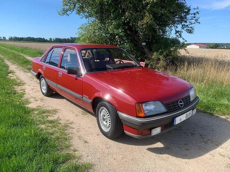 Rot Gebraucht 1986 Opel Rekord Limousine | 5.100 € - Bild 1/4