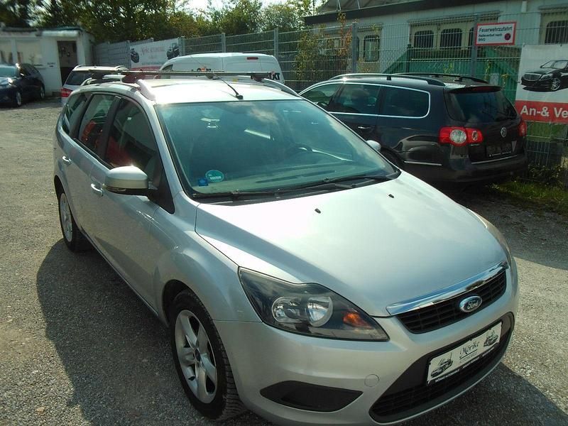 Gebraucht Ford Focus Titanium 109 PS (80 kW) 2010 Silber Kombi