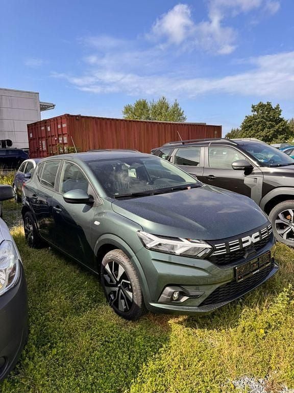Grün Gebraucht 2025 Dacia Sandero Expression Limousine | 20.000 € (Etwas zu teuer) - Bild 1/4