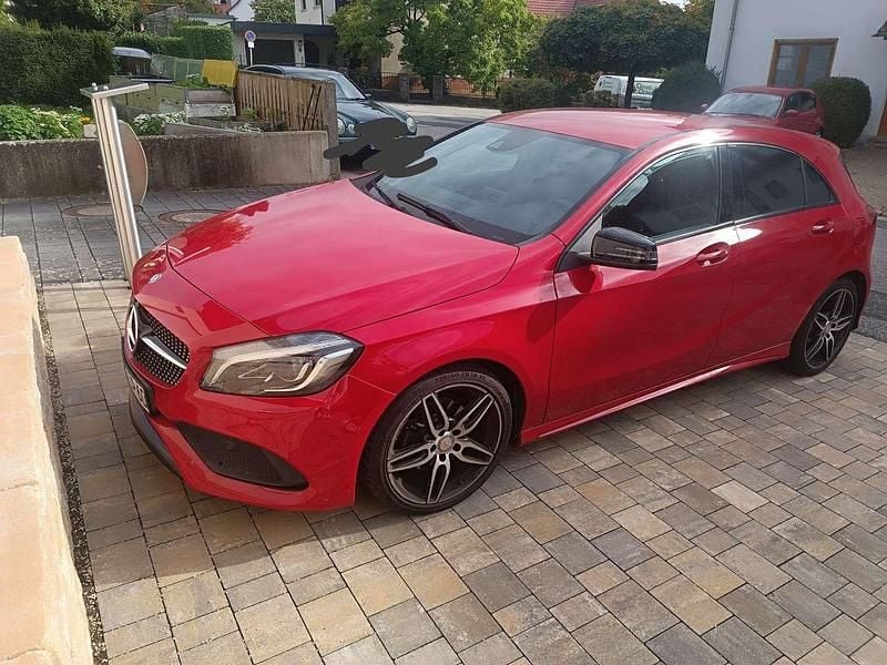 Rot Gebraucht 2016 Mercedes A200 AMG line Limousine | 14.800 € (Guter Preis) - Bild 1/4