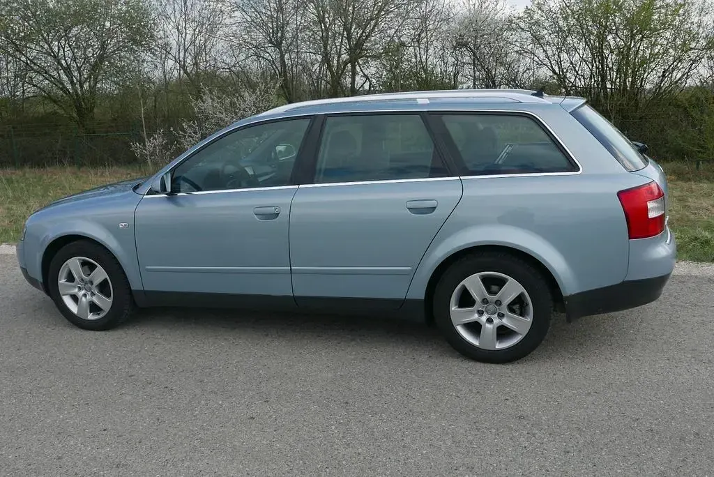 Gebraucht Audi A4 131 PS (96 kW) 2002 Blau Kombi