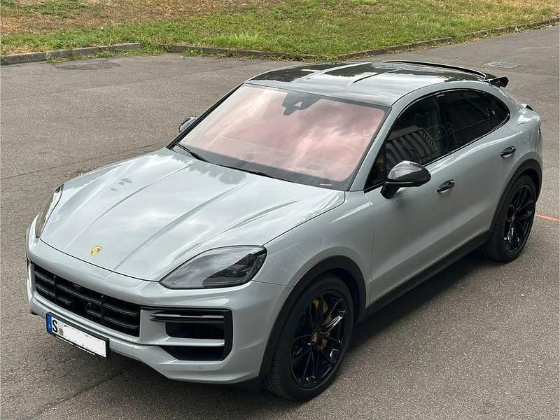 Weiß Gebraucht 2024 Porsche Cayenne Turbo E-Hybrid SUV | 205.000 € - Bild 1/4