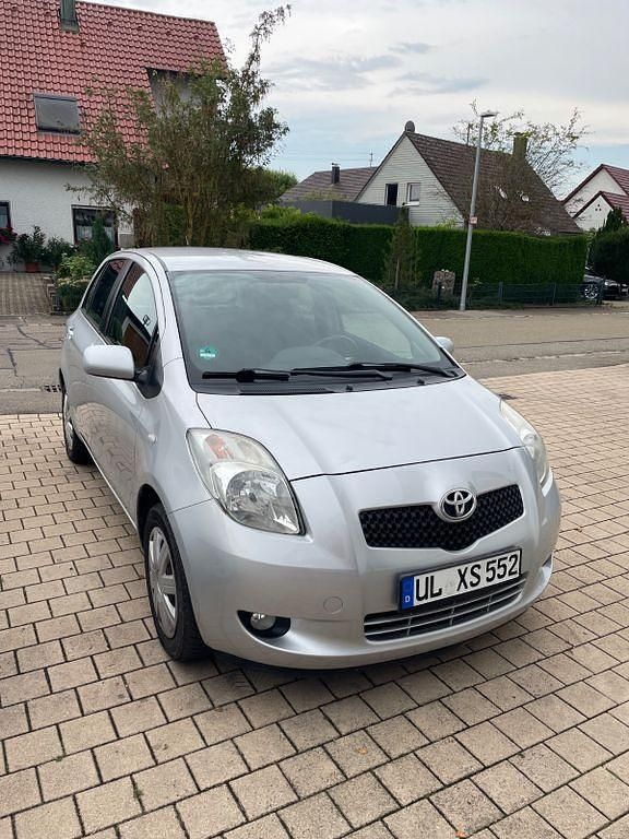 Silber Gebraucht 2008 Toyota Yaris Sol Limousine | 2.850 € (Guter Preis) - Bild 1/4