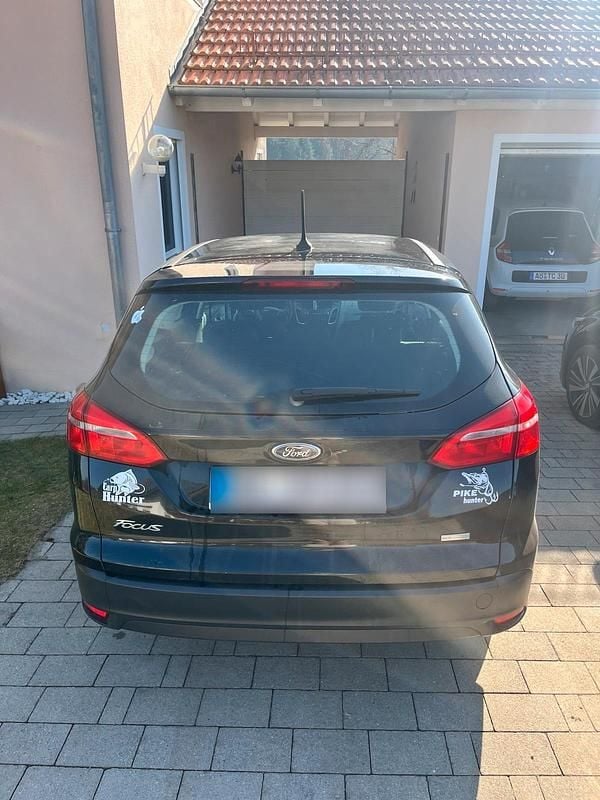 Gebraucht Ford Focus 101 PS (74 kW) 2017 Blau Kombi