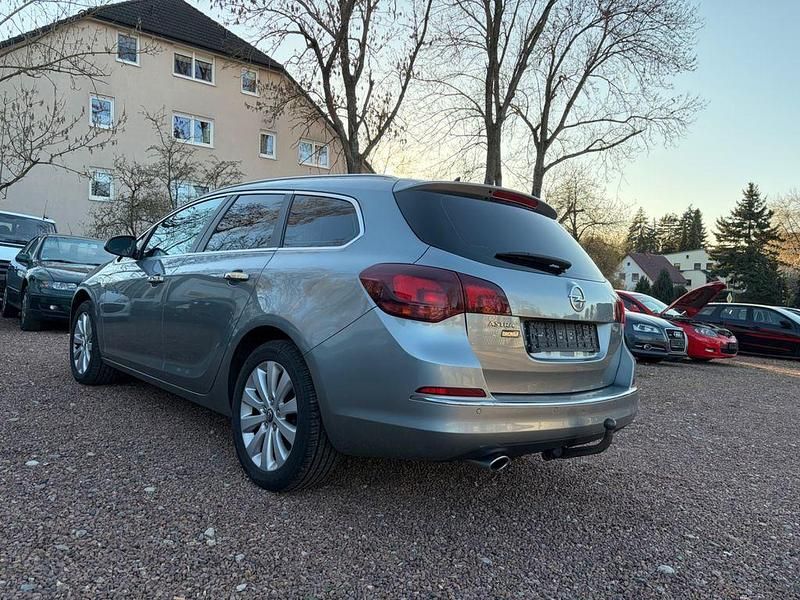 Gebraucht Opel Astra 165 PS (121 kW) 2012 Grau Kombi