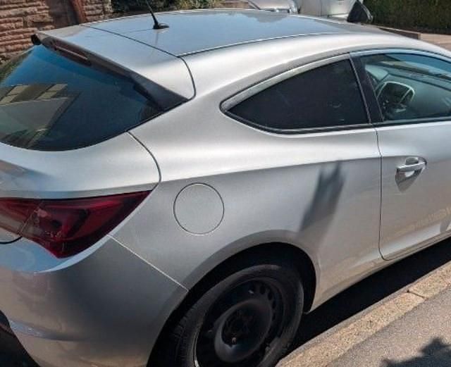 Gebraucht Opel Astra GTC 179 PS (131 kW) 2011 Silber Coupé