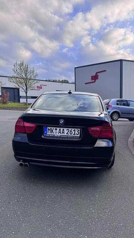 Gebraucht BMW 330 245 PS (180 kW) 2009 Schwarz Limousine