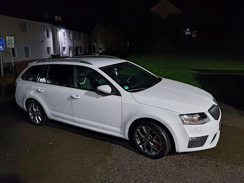Weiß Gebraucht 2015 Skoda Octavia RS Kombi | 17.500 € (Teuer) - Bild 1/4
