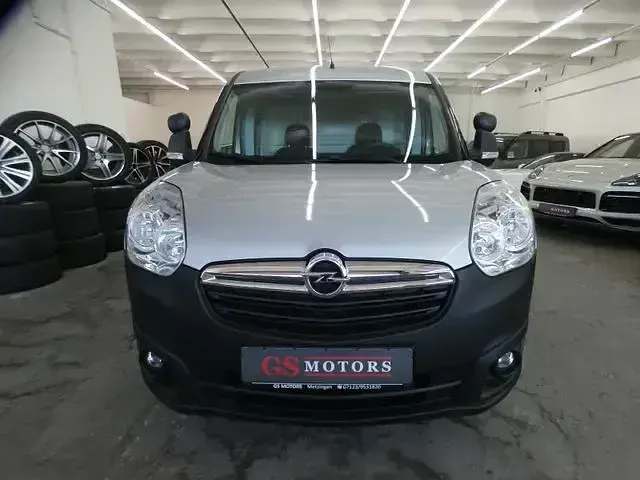 Gebraucht Opel Combo Edition 105 PS (77 kW) 2016 Silber Van / Kleinbus