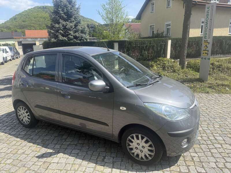 Grau Gebraucht 2010 Hyundai i10 Edition+ Kleinwagen | 4.000 € (Etwas zu teuer) - Bild 1/4