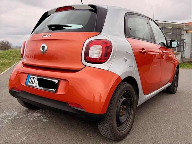 Gebraucht Smart ForFour Passion 71 PS (52 kW) 2015 Orange Kleinwagen
