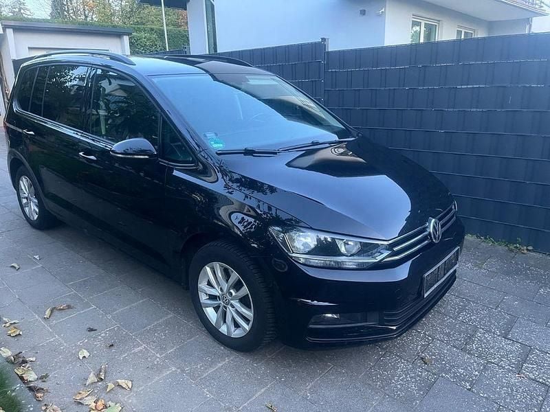 Schwarz Gebraucht 2018 VW Touran Van / Kleinbus | 10.900 € (Superpreis) - Bild 1/4