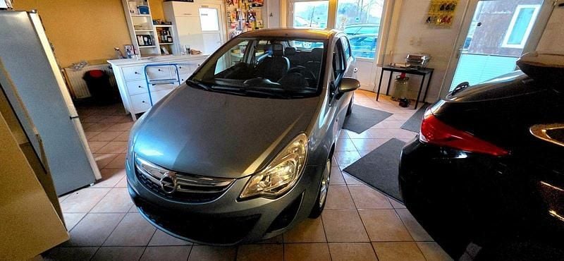 Gebraucht Opel Corsa 75 PS (55 kW) 2012 Silber Kleinwagen