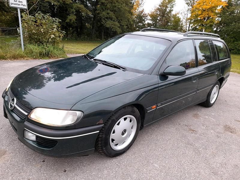 Grün Gebraucht 1994 Opel Omega Kombi | 1.290 € - Bild 1/4