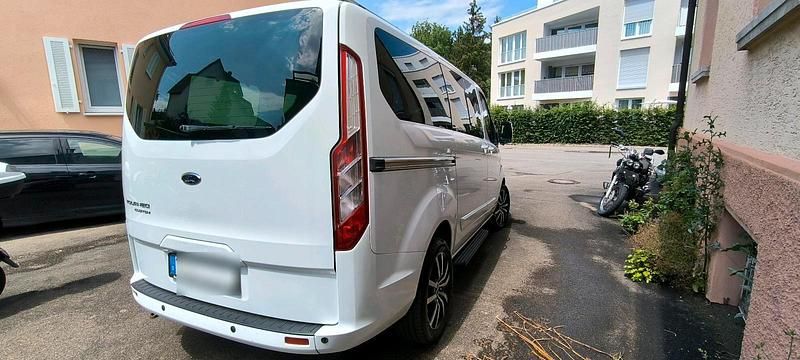 Gebraucht Ford Tourneo Titanium 125 PS (91 kW) 2015 Weiß Van / Kleinbus