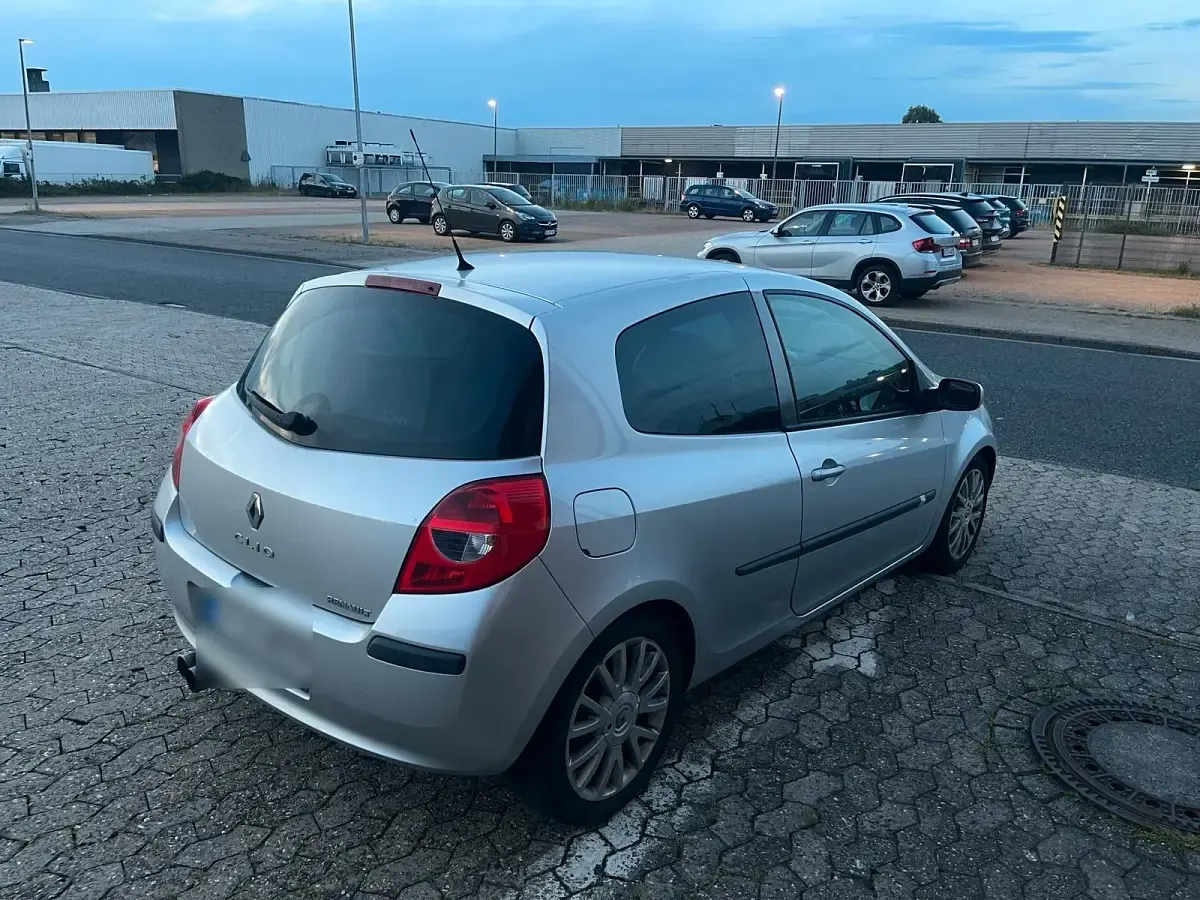 Gebraucht Renault Clio 112 PS (82 kW) 2007 Grau Kleinwagen