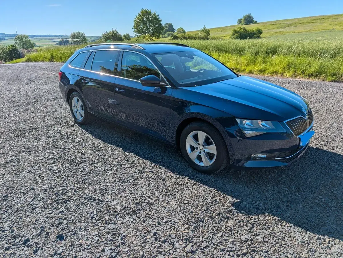 Gebraucht Skoda Superb 150 PS (110 kW) 2016 Blau Kombi