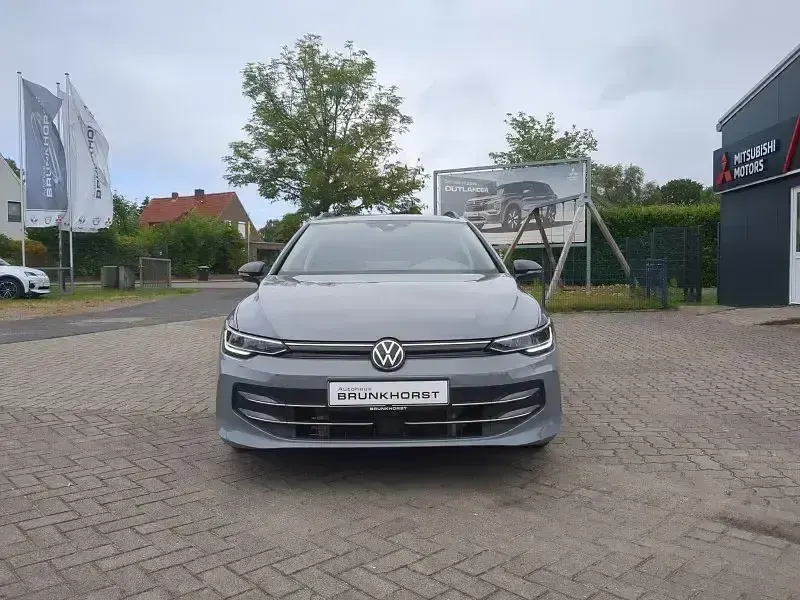 Gebraucht VW Golf VIII Goal 150 PS (110 kW) 2025 Grau (mondsteingrau) Kombi