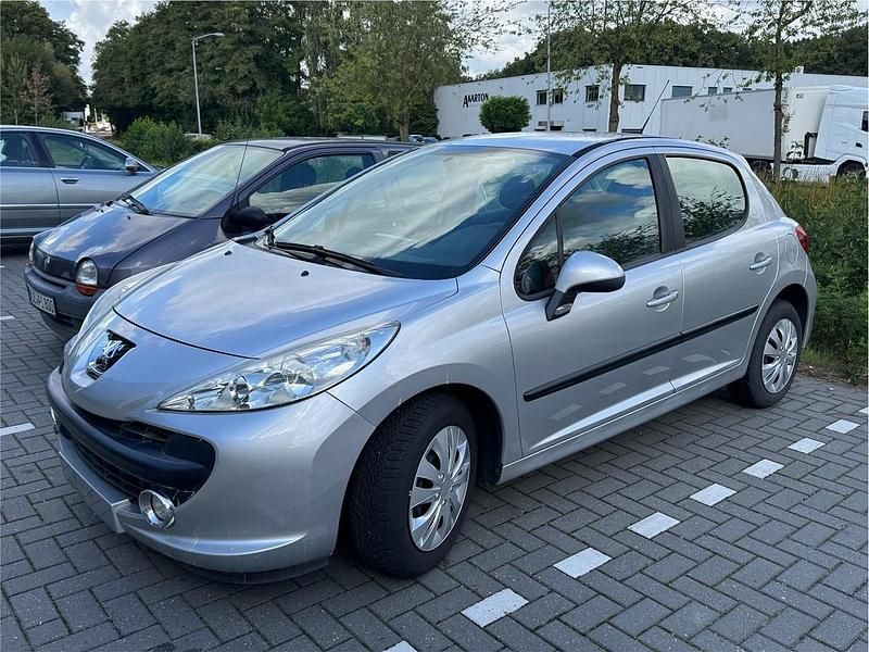 Silber Gebraucht 2009 Peugeot 207 Kleinwagen | 3.490 € (Etwas zu teuer) - Bild 1/4