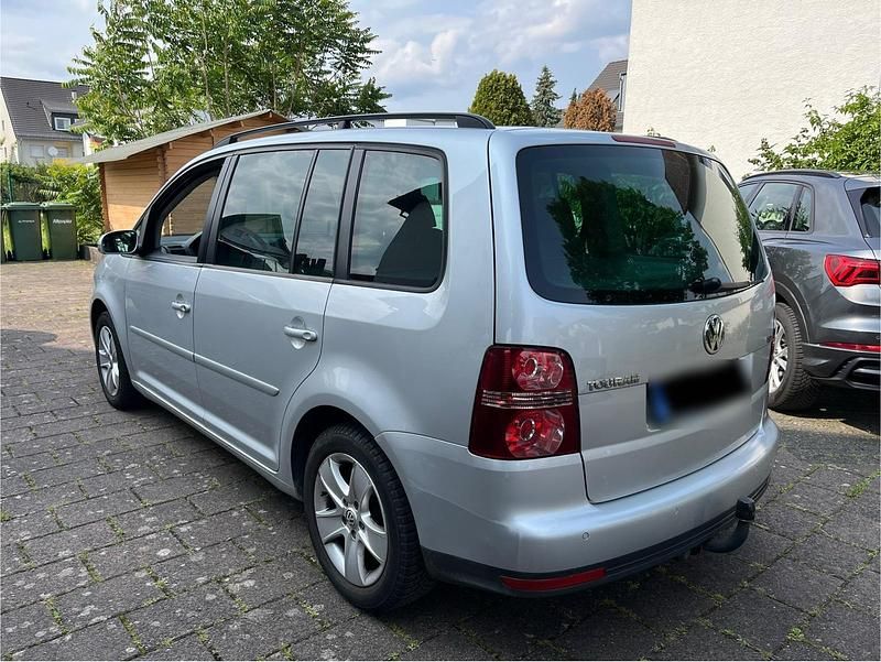 Gebraucht VW Touran 105 PS (77 kW) 2007 Silber Van / Kleinbus