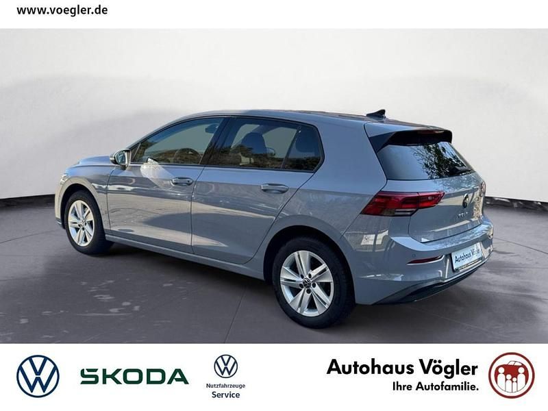 Gebraucht VW Golf VIII Life 110 PS (80 kW) 2024 Grau Limousine