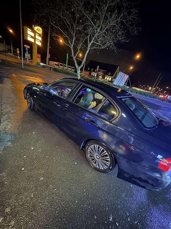 Gebraucht BMW 318 129 PS (94 kW) 2005 Blau Limousine