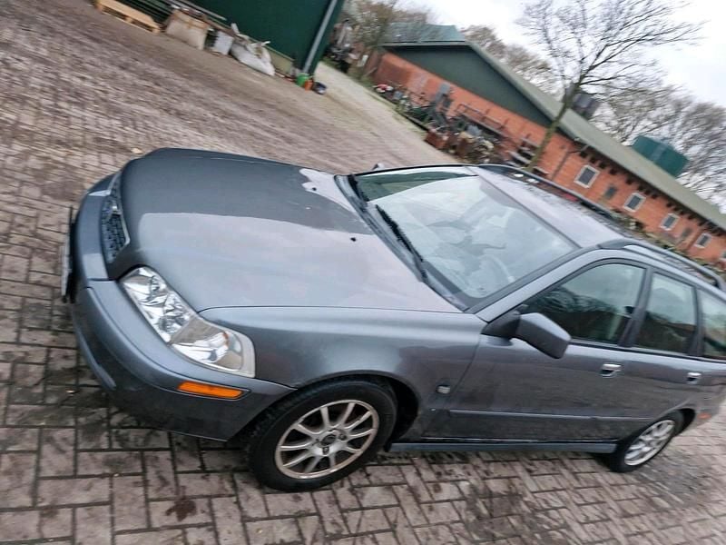 Gebraucht 2003 Volvo V40 Kombi | 950 € (Fairer Preis) - Bild 1/4