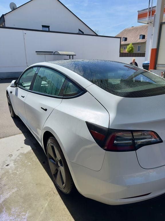 Usado Tesla Model 3 Standard Range Plus 225 kW (306 CV) 2021 Blanco Berlina