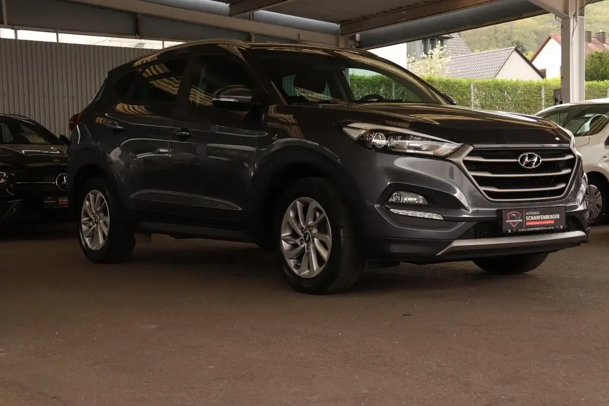 Gebraucht Hyundai Tucson 177 PS (130 kW) 2016 Grau SUV