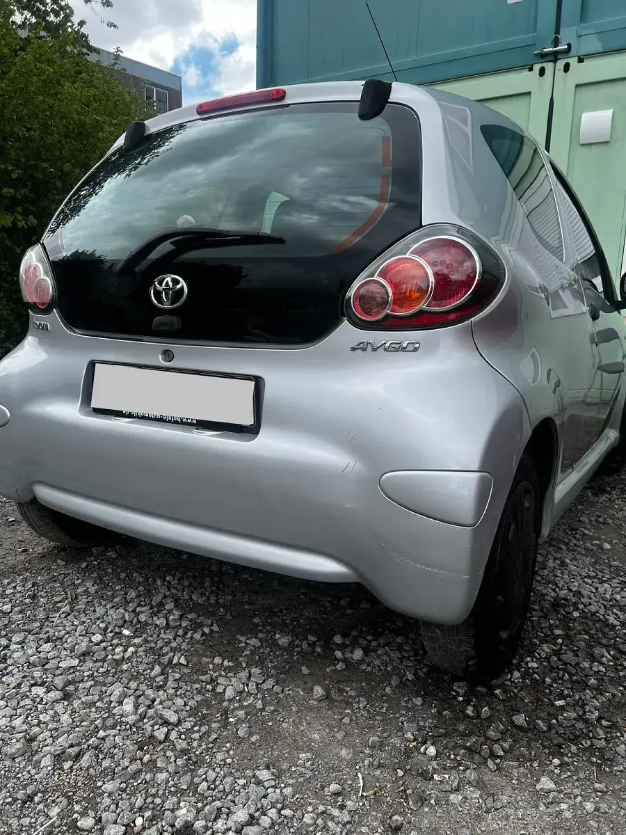Gebraucht Toyota Aygo 69 PS (50 kW) 2009 Silber Kleinwagen