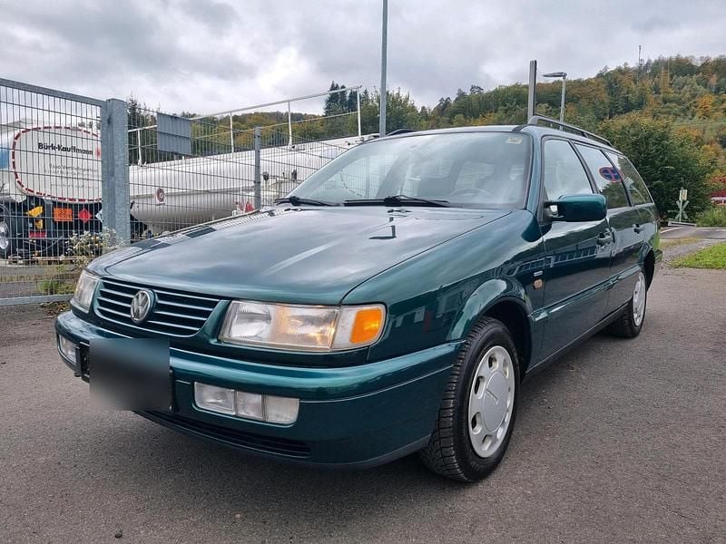 Grün Gebraucht 1996 VW Passat Classicline Kombi | 2.999 € (Fairer Preis) - Bild 1/4