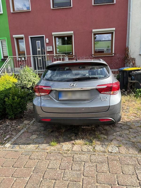 Gebraucht Hyundai i40 Classic 116 PS (85 kW) 2016 Grau Kombi