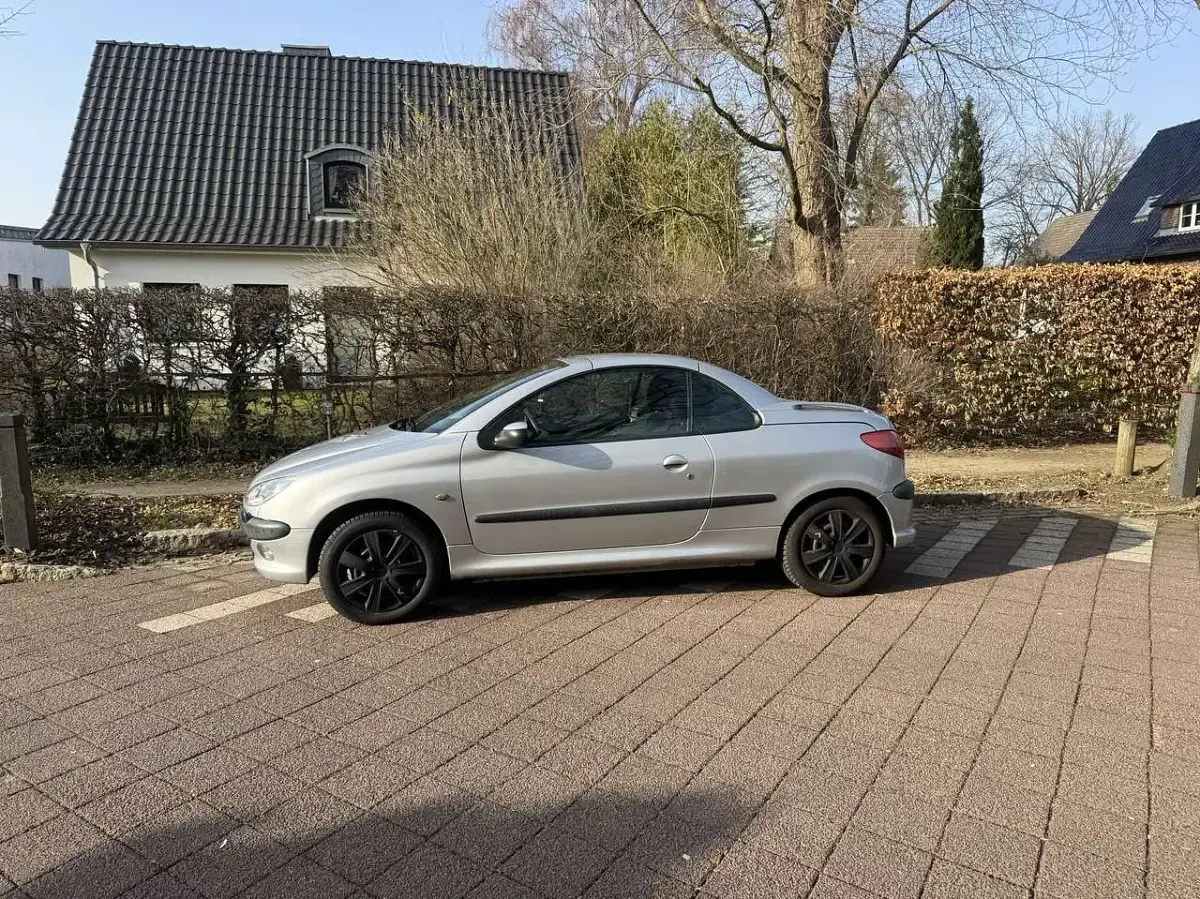 Gebraucht Peugeot 206 CC 109 PS (80 kW) 2001 Cabrio