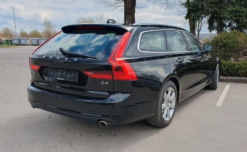 Gebraucht Volvo V90 Momentum 190 PS (139 kW) 2018 Schwarz Kombi