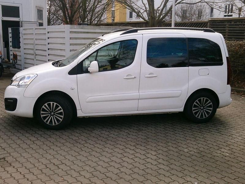 Gebraucht Peugeot Partner Tepee Access 98 PS (72 kW) 2018 Weiß Van / Kleinbus