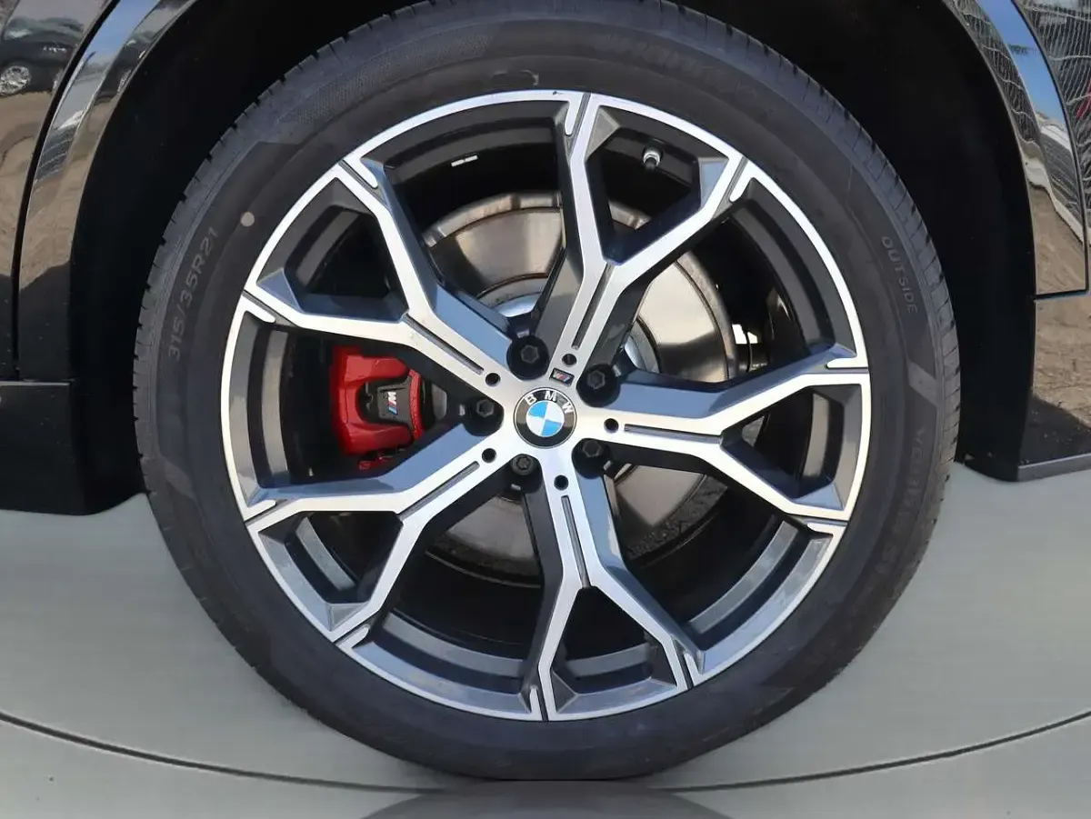 Gebraucht BMW X5 M Sport 340 PS (250 kW) 2023 Black sapphire SUV
