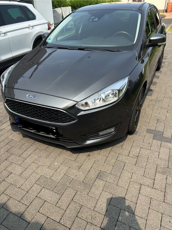 Schwarz Gebraucht 2017 Ford Focus ST-Line Limousine | 8.500 € (Guter Preis) - Bild 1/4
