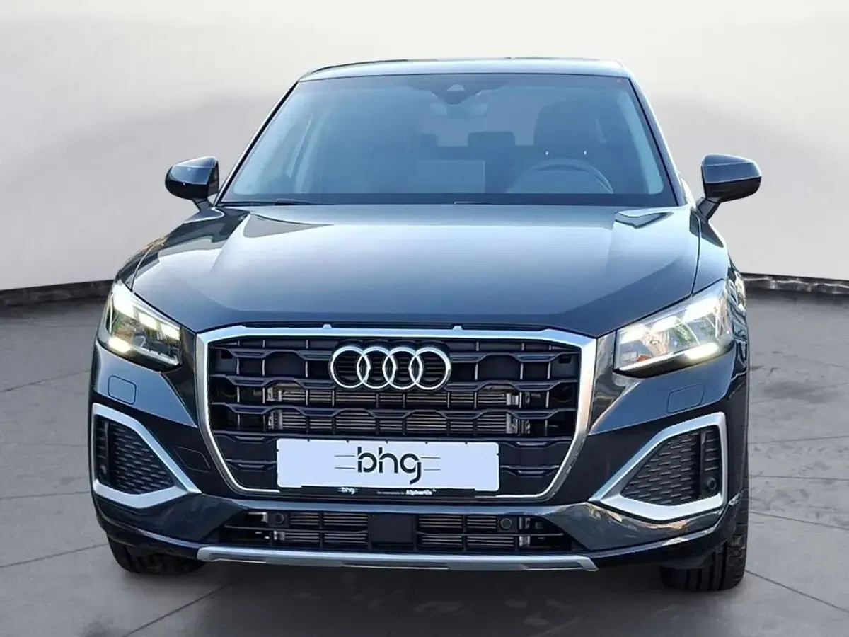 Neu Audi Q2 Advanced Plus 150 PS (110 kW) 2026 Manhattangrau metallic SUV