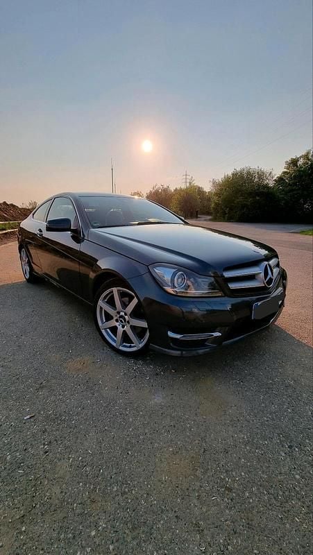 Grau Gebraucht 2012 Mercedes C250 AMG Coupé | 13.990 € (Fairer Preis) - Bild 1/4