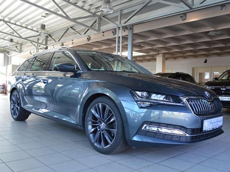 Quarzgrau met. Gebraucht 2021 Skoda Superb Style Kombi | 28.800 € (Etwas zu teuer) - Bild 1/4