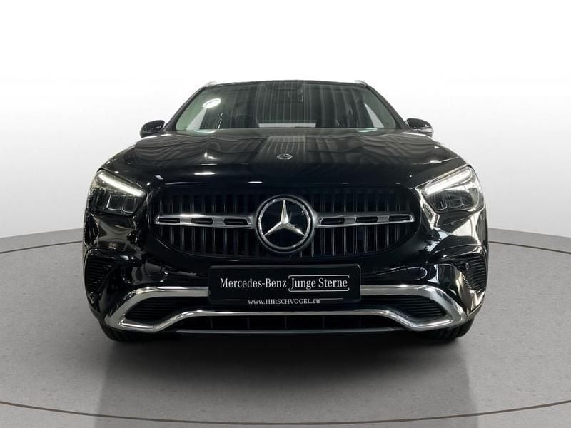 Gebraucht Mercedes GLA180 Progressive 136 PS (100 kW) 2025 Metalliclack kosmosschwarz SUV