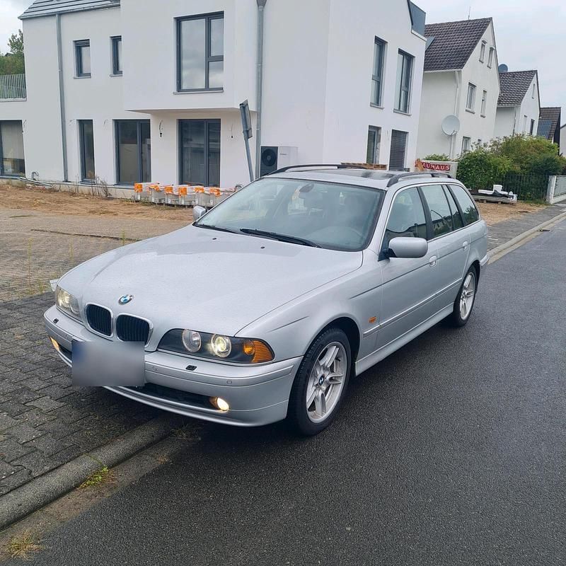 Silber Gebraucht 2002 BMW 520 Kombi | 2.100 € (Guter Preis) - Bild 1/4