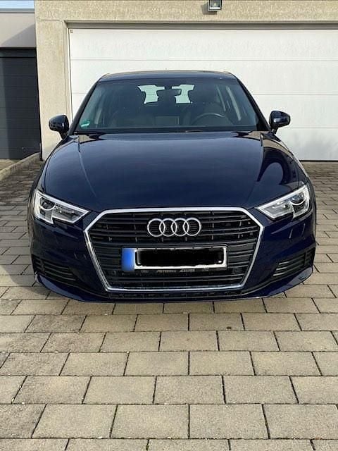 Gebraucht Audi A3 150 PS (110 kW) 2018 Blau Limousine