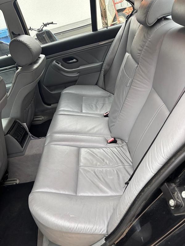 Second-hand BMW 520 170 CP (125 kW) 2002 Negru Berlinǎ