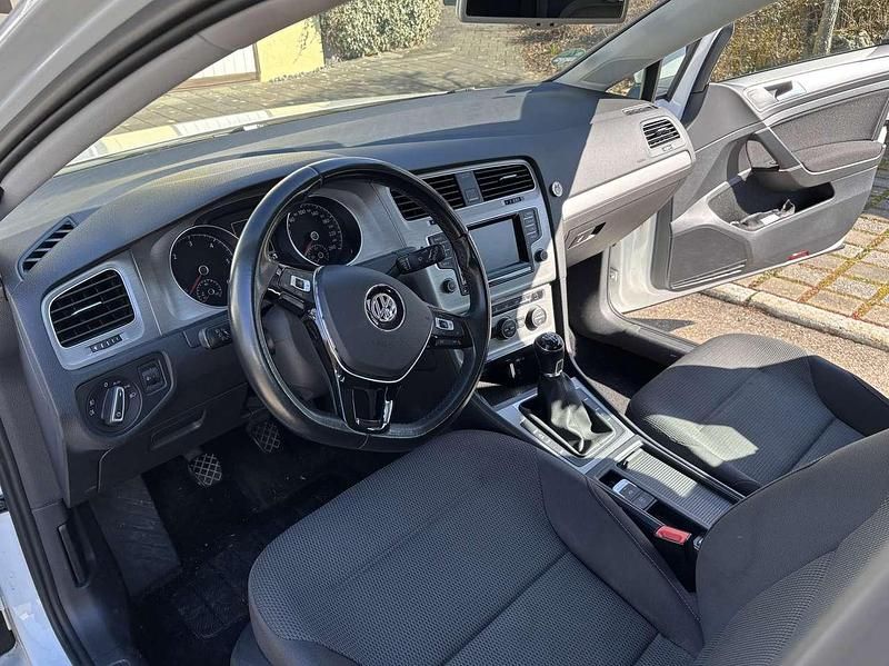 Gebraucht VW Golf VII Comfortline 105 PS (77 kW) 2014 Weiß Limousine
